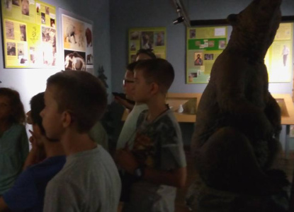 Деца от Център Яника в Музея на мечката