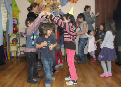 Игри на децата с увреден слух в Център Яника